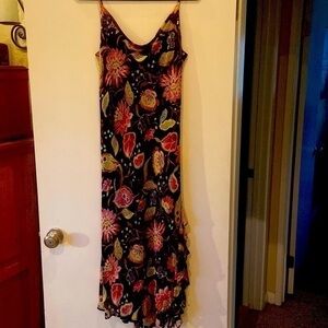 Lily dress size large. Very pretty, form
